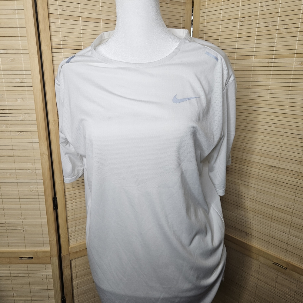 Nike Running Dri-FIT Shirt Men’s Medium Tall White Short Sleeve Athletic